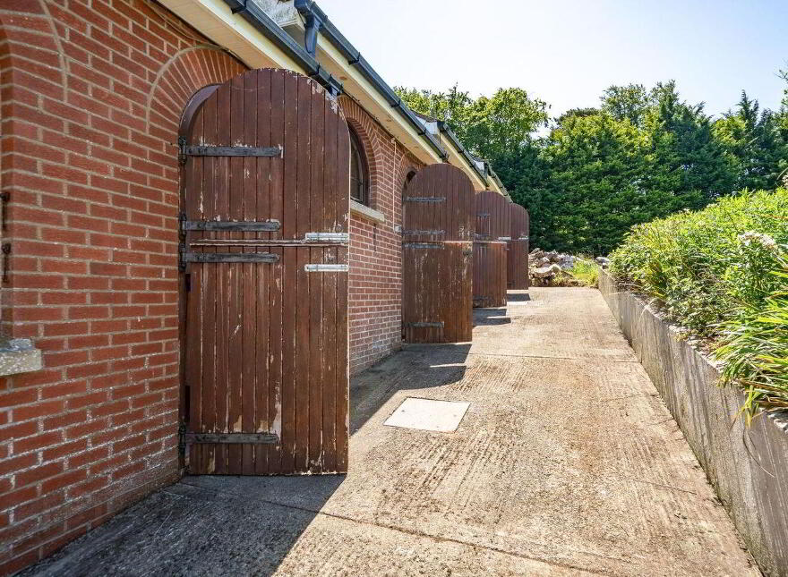 Newgrange, Barnaslingan Lane, Kilternan, Kilternan, D18FK03