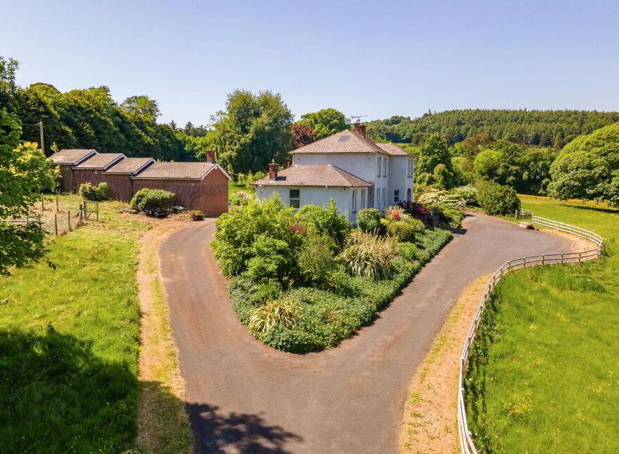 Newgrange, Barnaslingan Lane, Kilternan, Kilternan, D18FK03