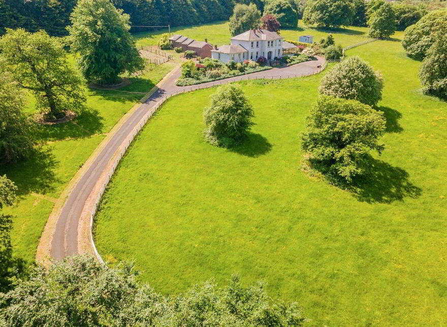 Newgrange, Barnaslingan Lane, Kilternan, Kilternan, D18FK03