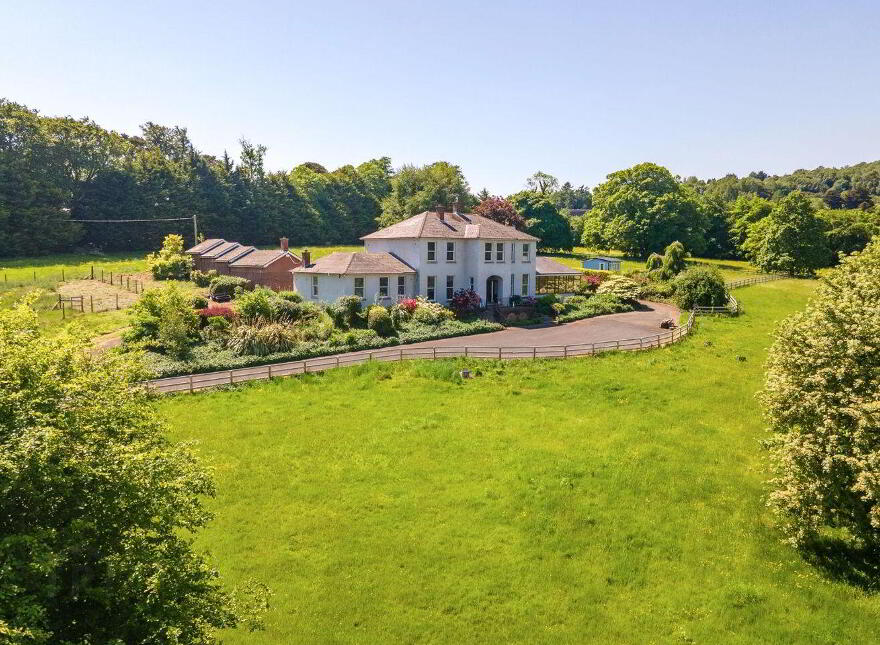 Newgrange, Barnaslingan Lane, Kilternan, Kilternan, D18FK03