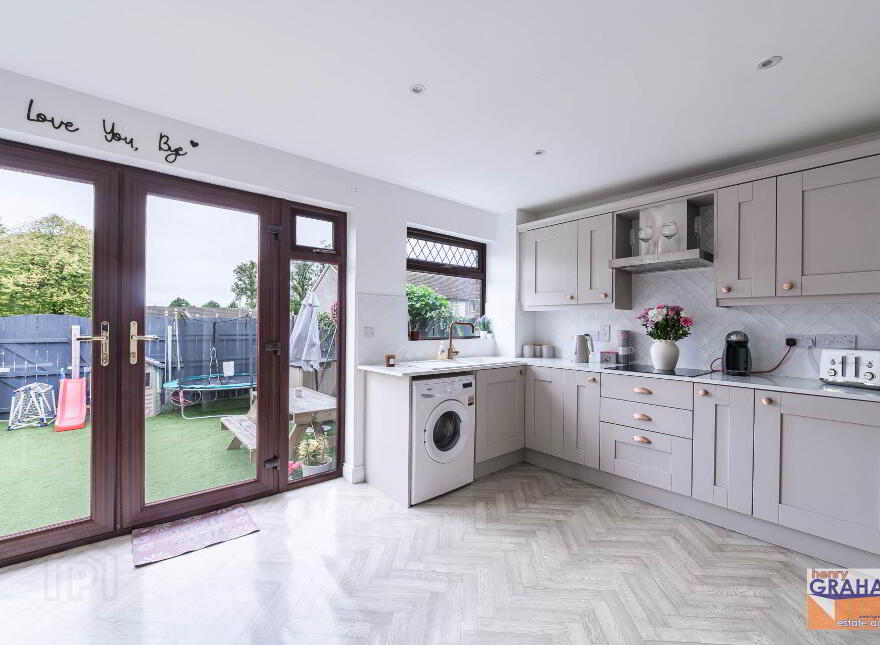 7 Rathvarna Close, Lisburn, BT28 2UY