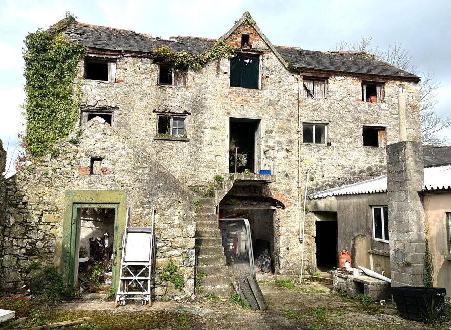 Main Street, Adare, V94W265