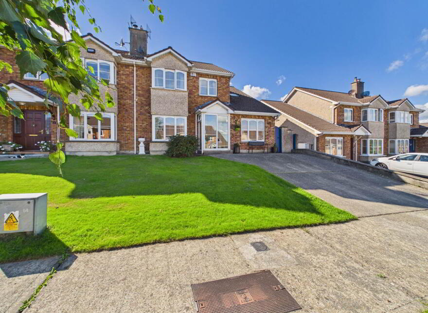 48 Castle Court, Carrickbeg, Carrick-On-Suir, E32HK35 photo