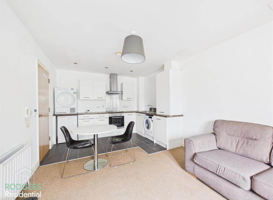 Apt 2, 228 Albertbridge Road, Belfast, BT5 4GW
