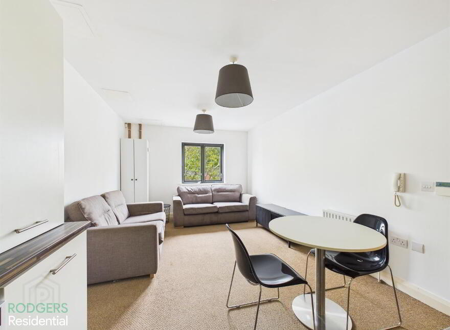 Apt 2, 228 Albertbridge Road, Belfast, BT5 4GW