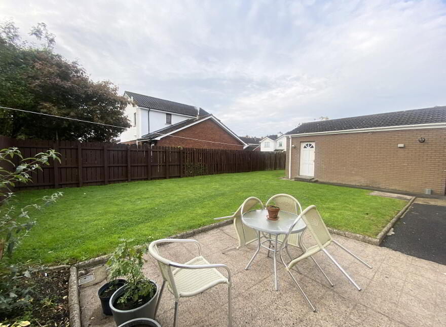 10 Willow Grove, Banbridge, BT32 4QJ