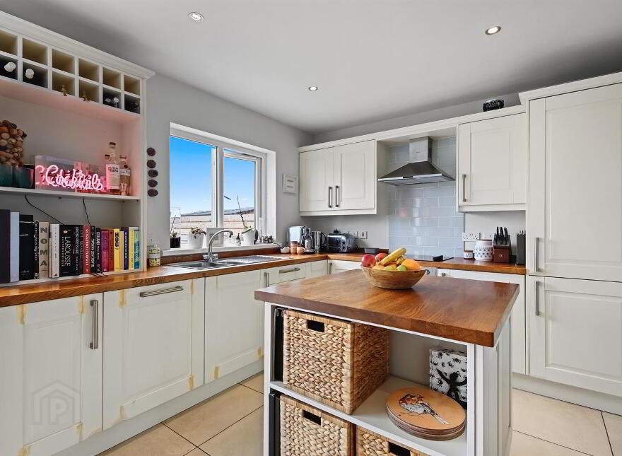 6 Oakwood Park, Lisbane, Newtownards, BT23 6EY