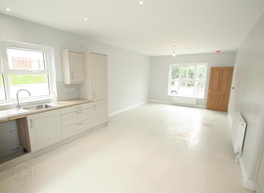 33 Lisburn Road, Ballynahinch, BT24 8TH