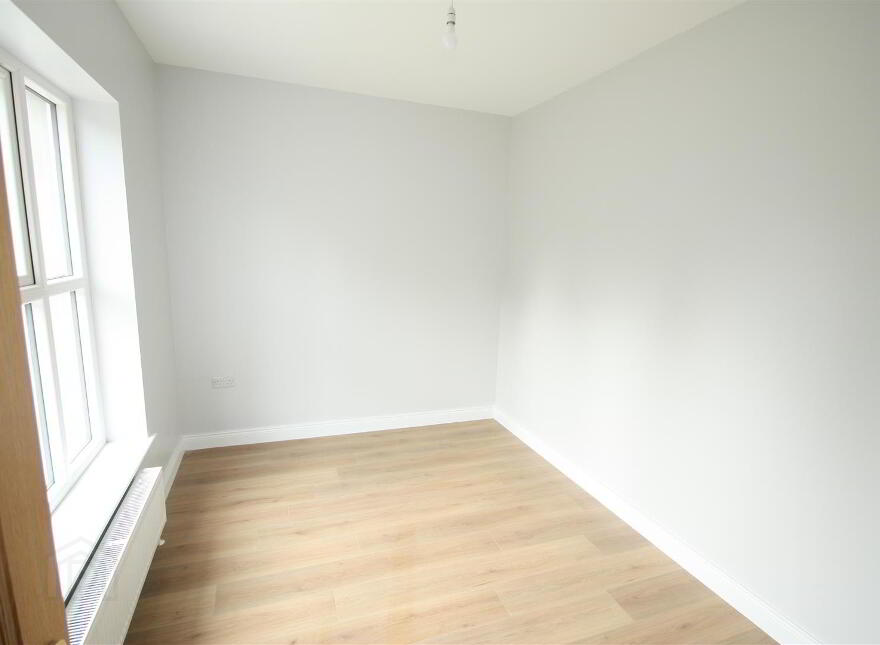 33 Lisburn Road, Ballynahinch, BT24 8TH