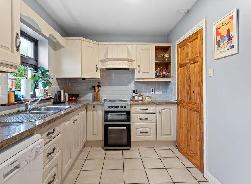 4 Newtown Court, Newtown, Newtown, P24NY70