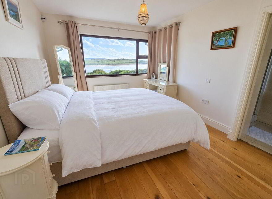Ballyellery, Liscannor Road, Lahinch, V95R301