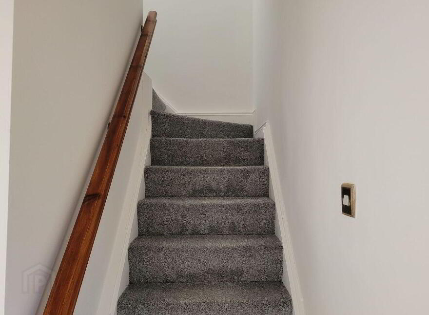 5 Fairfield Court, Montree Row, Athlone, N37YX78