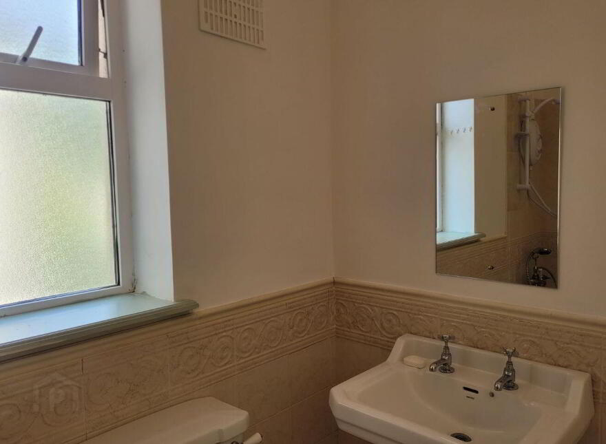 5 Fairfield Court, Montree Row, Athlone, N37YX78