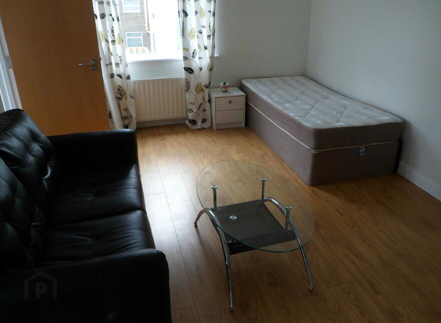 Apt 3, 53 University Street, Belfast, BT7 1FY