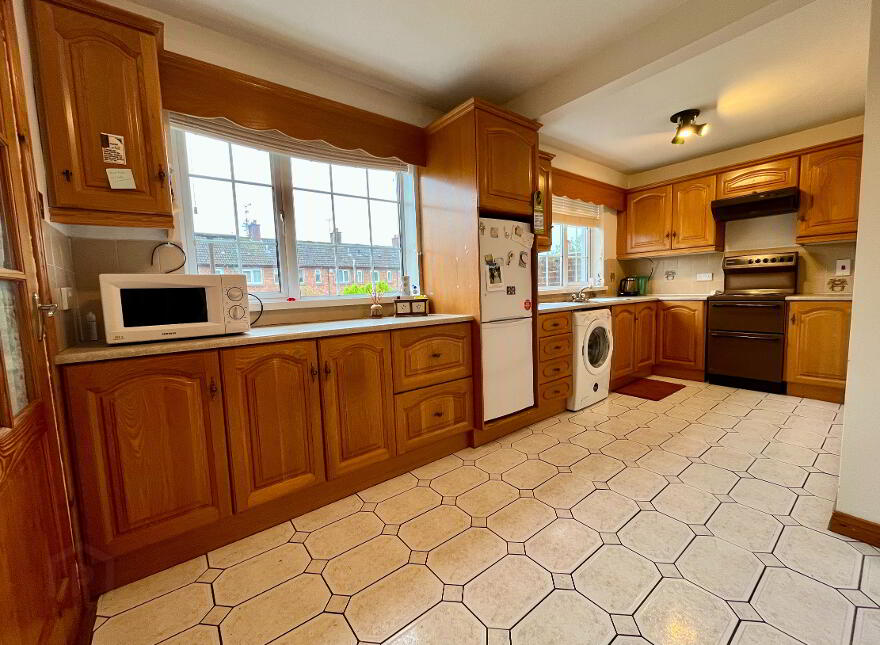 46 Leenan Gardens, Creggan, Derry/Londonderry, BT48 9NG