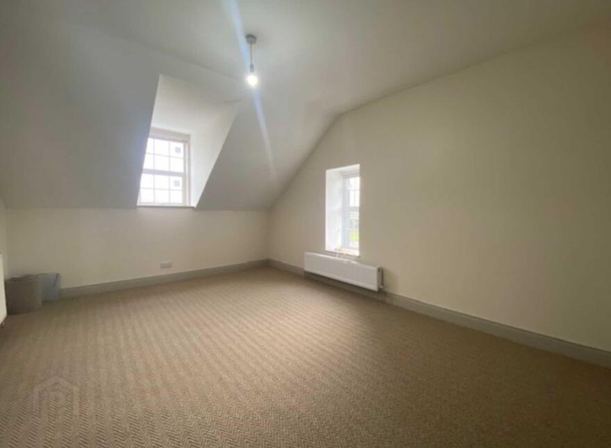 The Haw Lifford, Lifford, F93X63X