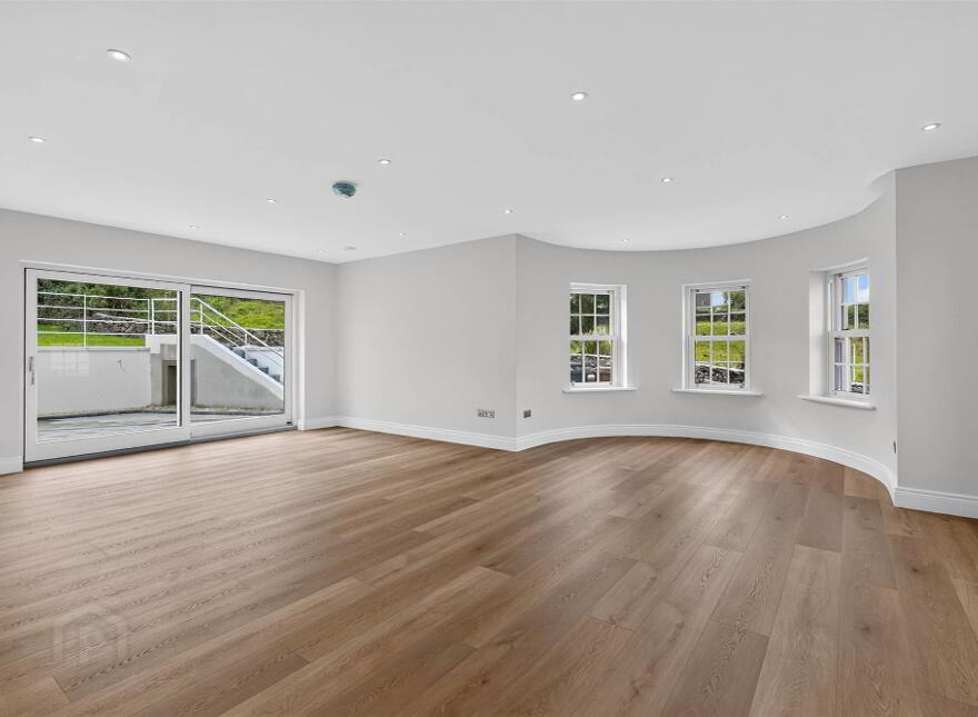 22 Lisburn Road, Saintfield, BT24 7AL