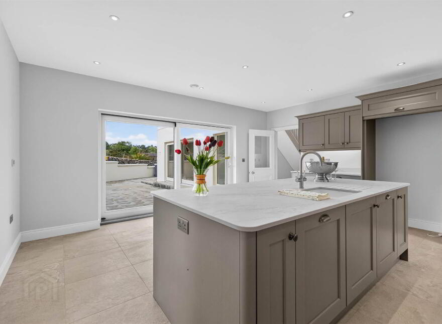 22 Lisburn Road, Saintfield, BT24 7AL