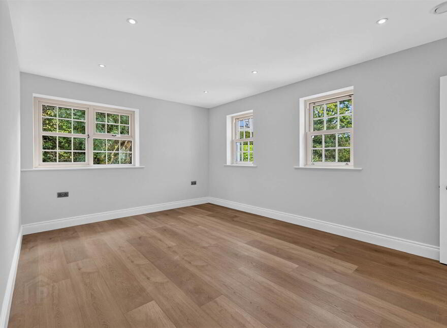 22 Lisburn Road, Saintfield, BT24 7AL