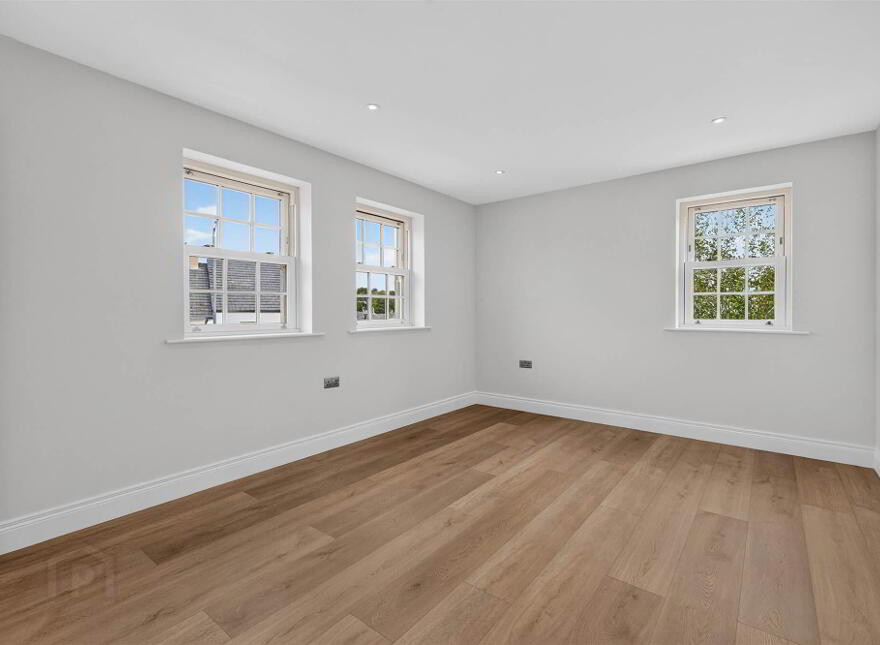 22 Lisburn Road, Saintfield, BT24 7AL