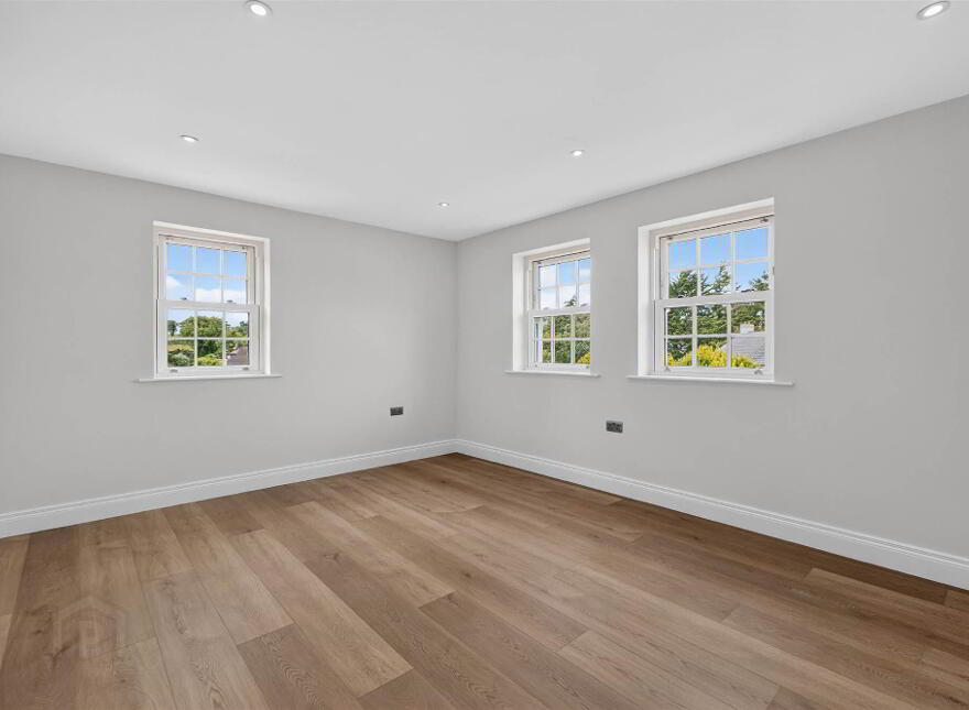22 Lisburn Road, Saintfield, BT24 7AL