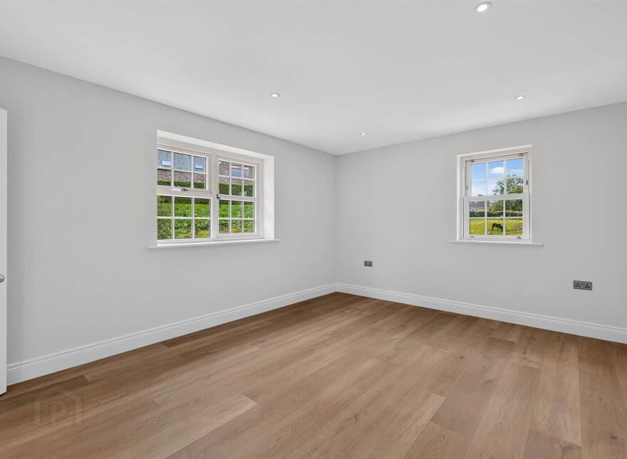 22 Lisburn Road, Saintfield, BT24 7AL