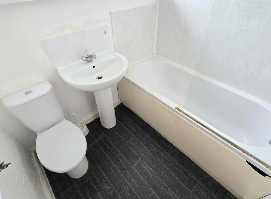 15 Model Avenue, Carrickfergus, BT38