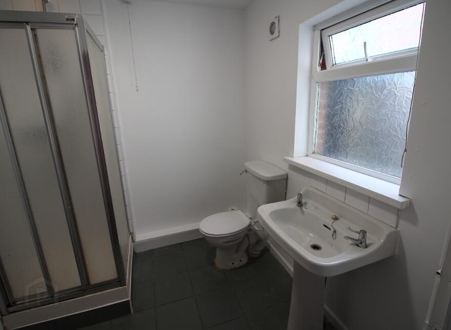 8 Bloomfield Crescent, Belfast, BT5 5AT