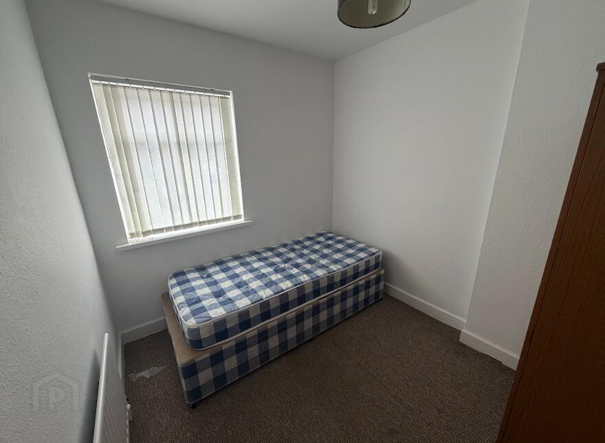 8 Bloomfield Crescent, Belfast, BT5 5AT