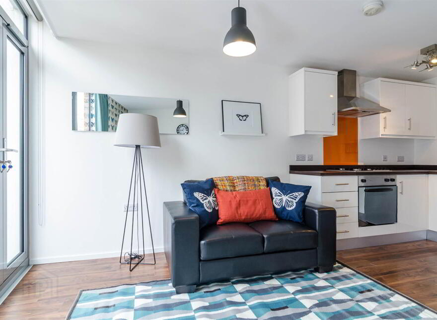 4.2, 117 Lisburn Road, Belfast, BT9 7AF