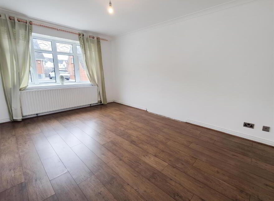 3 Lyndhurst Path, Belfast, BT13 3XY
