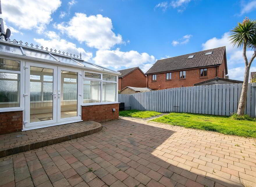 3 Lyndhurst Path, Belfast, BT13 3XY