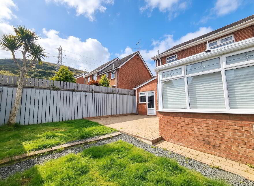3 Lyndhurst Path, Belfast, BT13 3XY