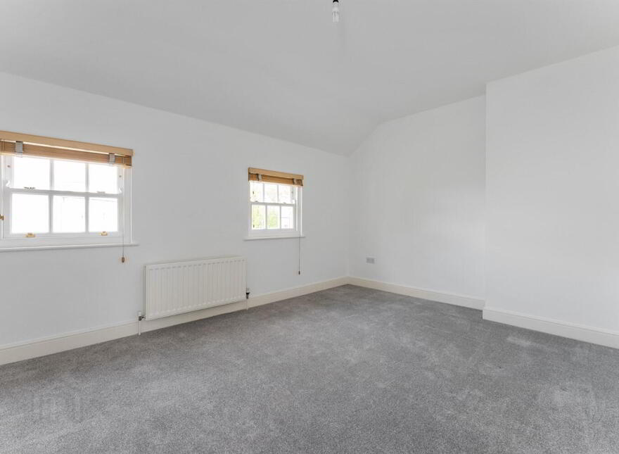 11 Kilwarlin Crescent, Hillsborough, BT26 6QF