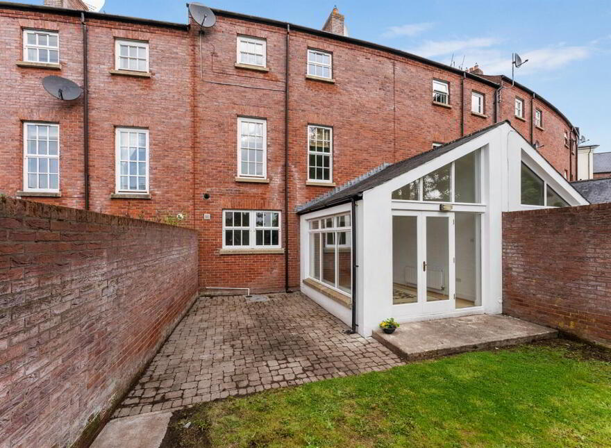 11 Kilwarlin Crescent, Hillsborough, BT26 6QF