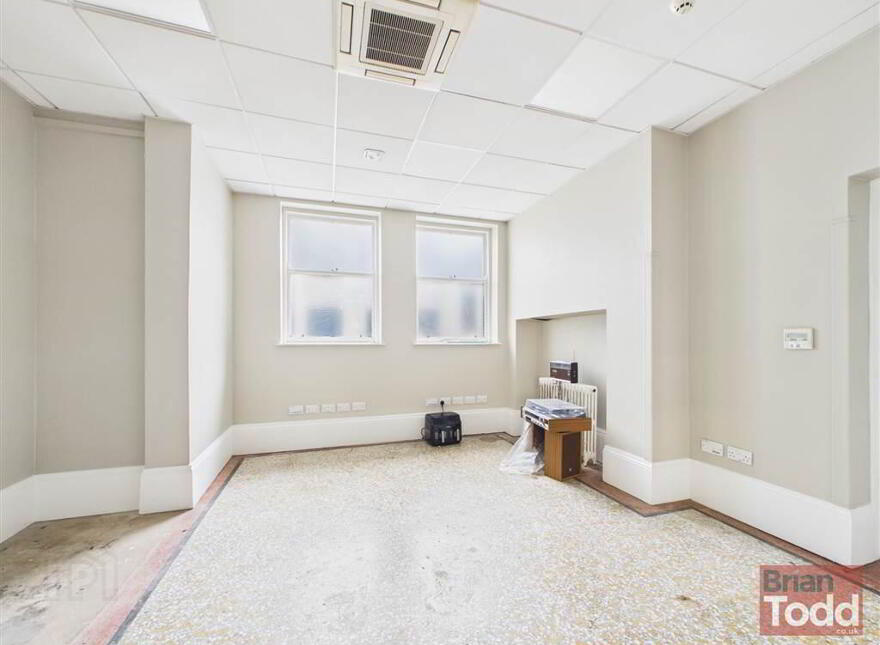 9 Upper Cross Street (Former Ulster Bank Building), Larne, BT40 1SZ