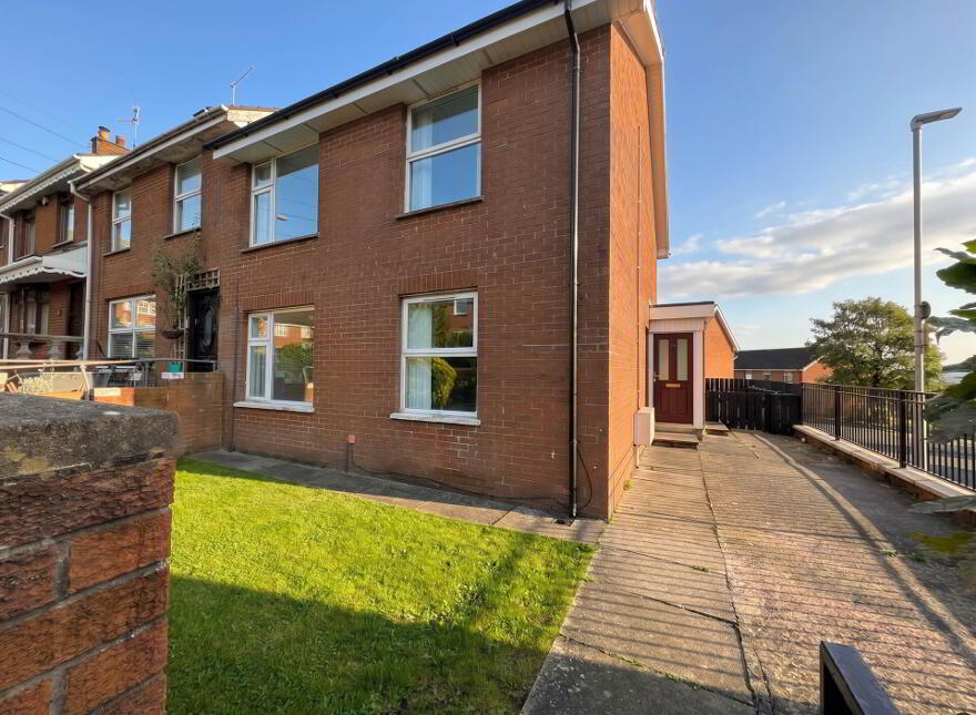 11 Glencolin Close, Glen Road, Belfast, BT11 8PE photo