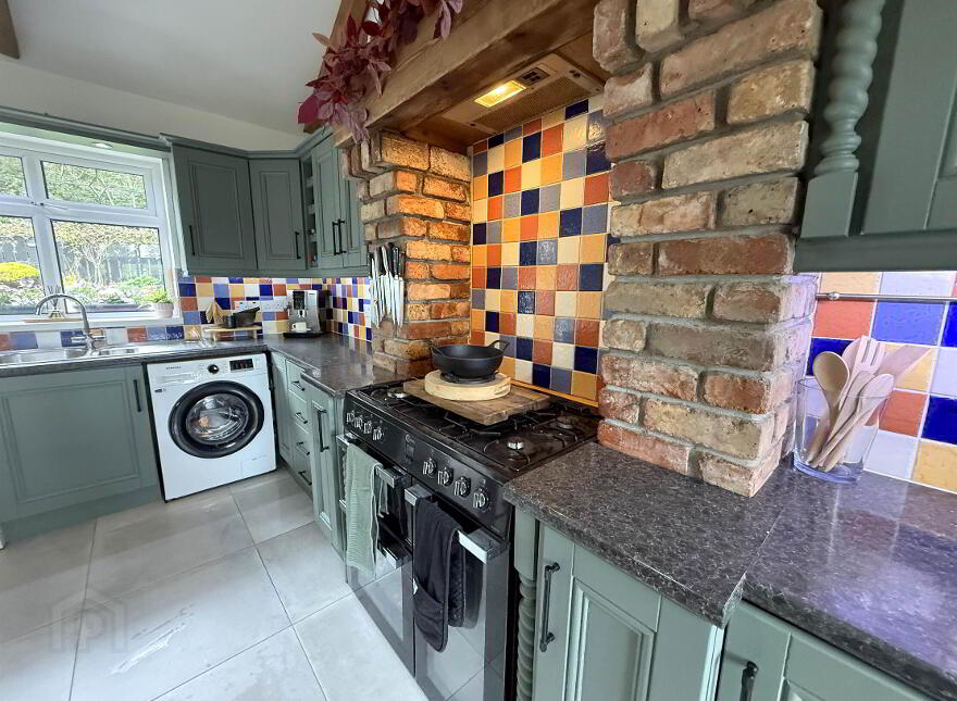 80 Ryan Park, Castlereagh, Belfast, BT5 7TY