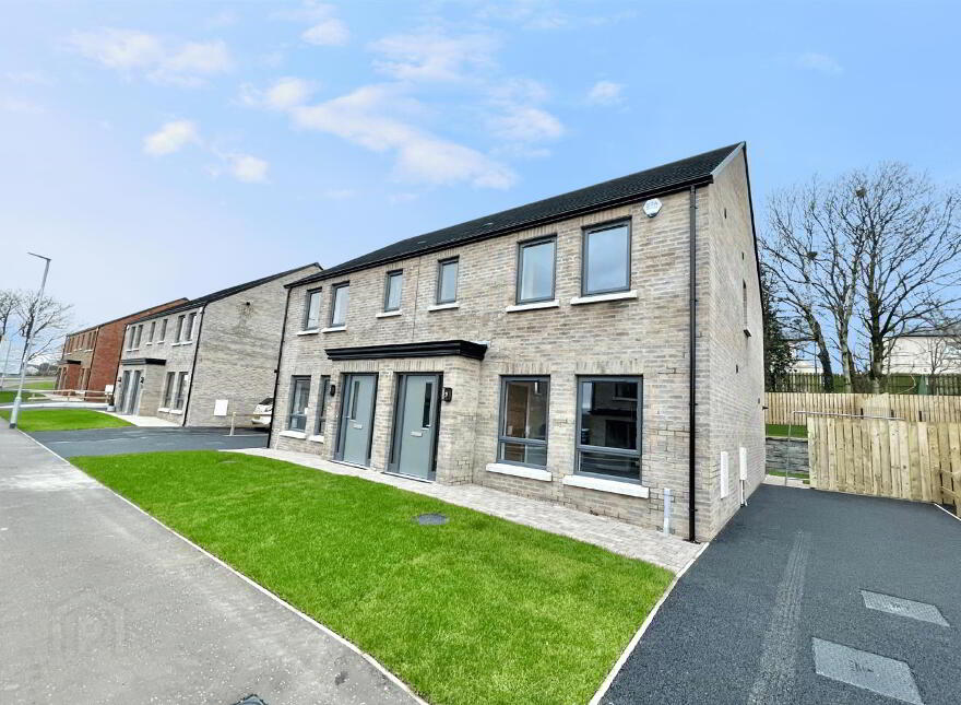 6 Petticrew Park, Ballyclare, BT39 9LJ photo