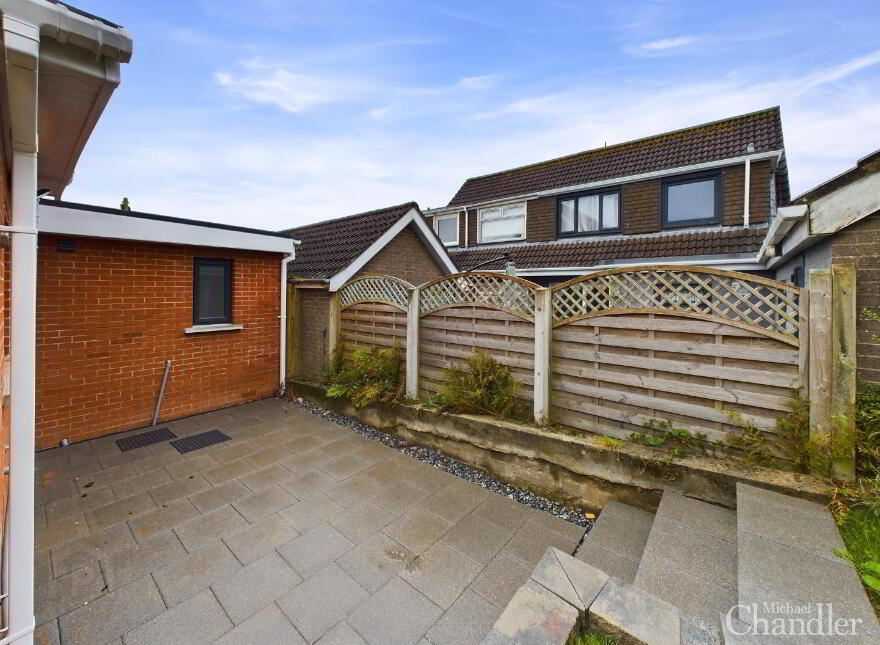 6 Glennor Crescent Carryduff, Belfast, BT8 8JF
