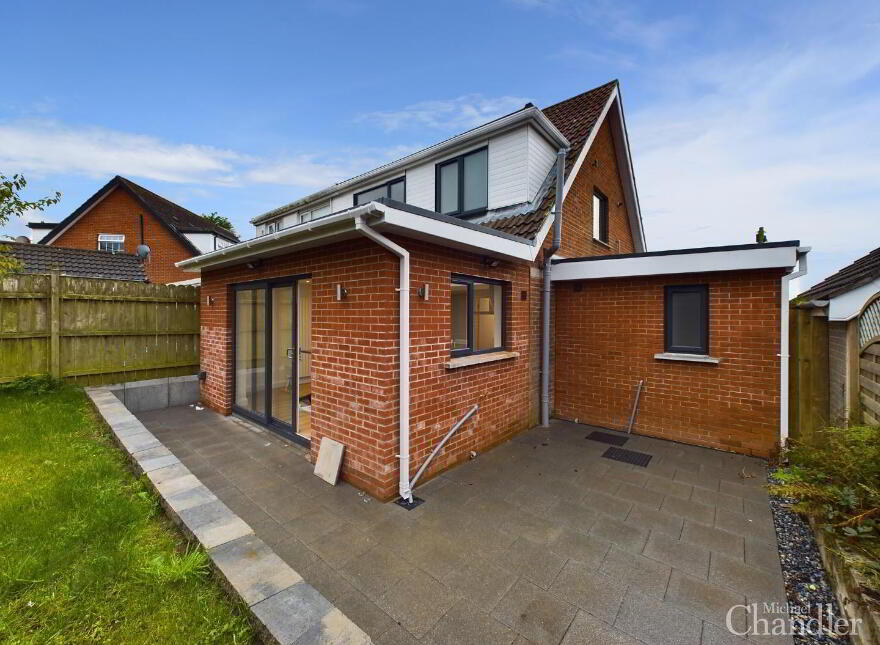 6 Glennor Crescent Carryduff, Belfast, BT8 8JF