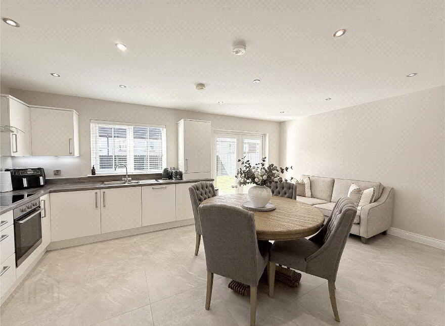 67 Foxfield Park, Magherafelt, BT45 5FQ