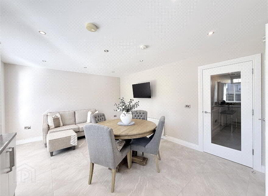 67 Foxfield Park, Magherafelt, BT45 5FQ