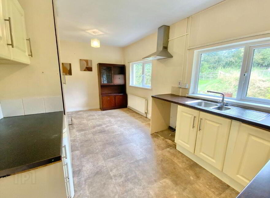 Hillview, Ballinglen, Moyne, Y14NH31