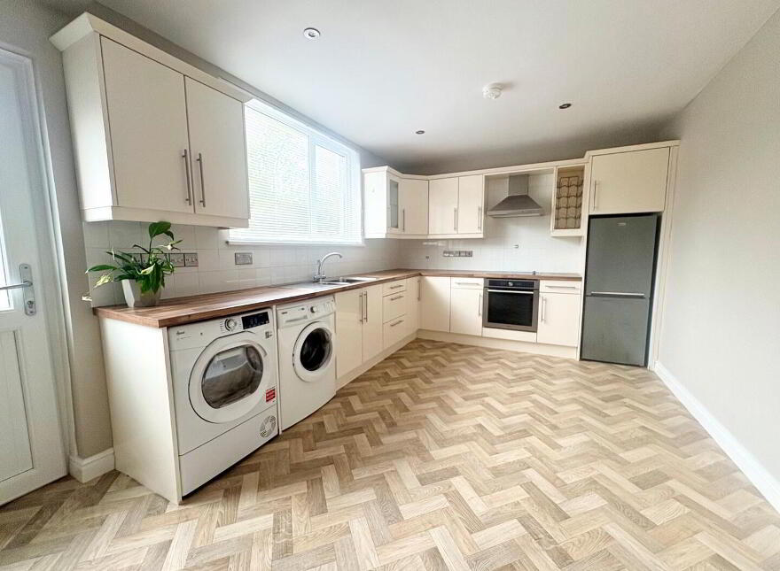 10 Belvoir Close, Belfast, BT8 7PL