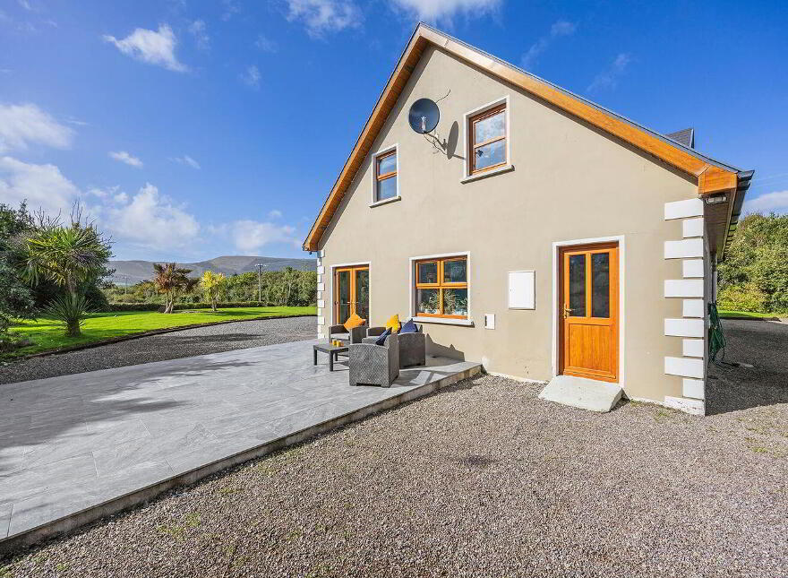 Castle Road House, Dunboy, Castletownbere, P75RW68