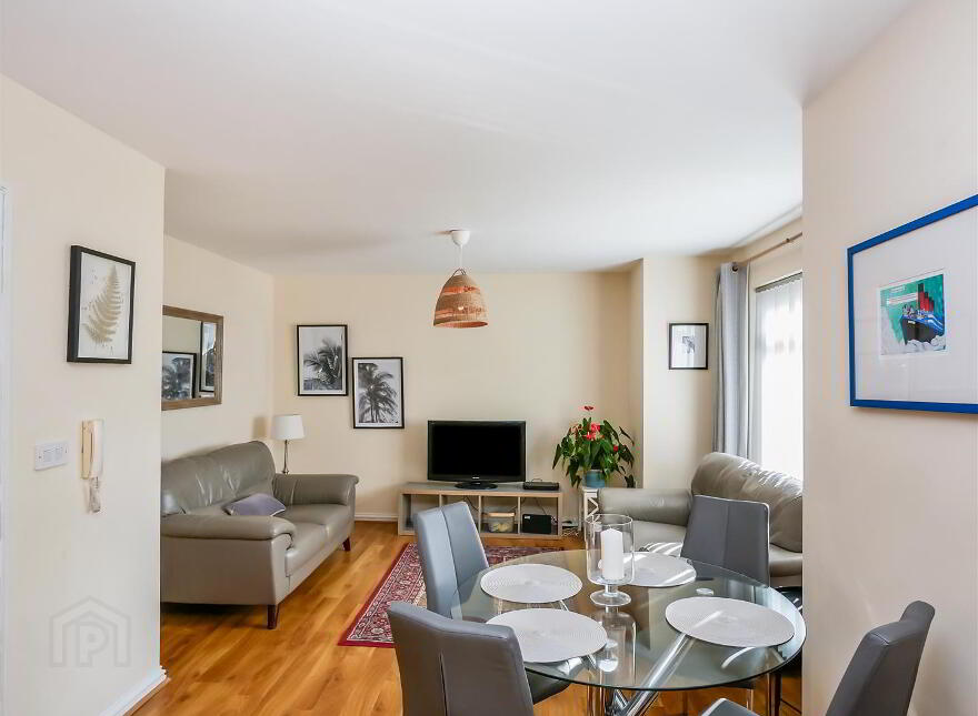 Apt 2, Glendale Court, Saintfield Road, Four Winds, Belfast, BT8 6HN