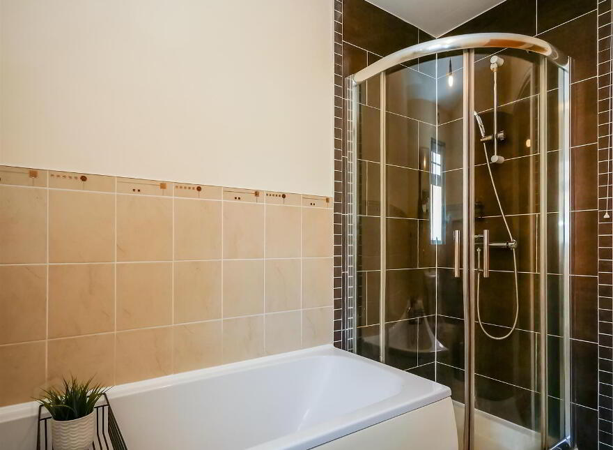 Apt 2, Glendale Court, Saintfield Road, Four Winds, Belfast, BT8 6HN