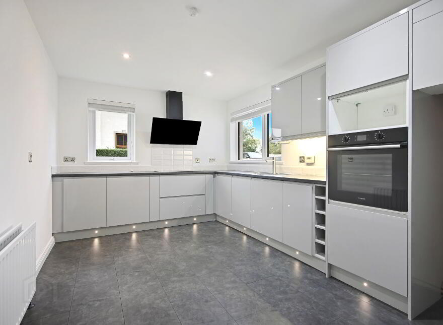 76a Dromore Road, Royal Hillsborough, BT26 6HU