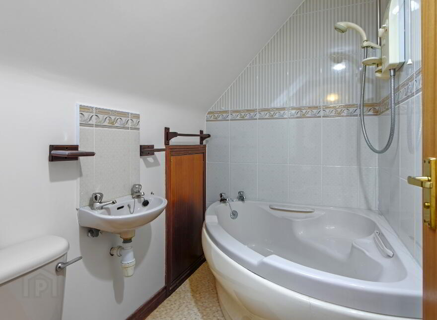 76a Dromore Road, Royal Hillsborough, BT26 6HU